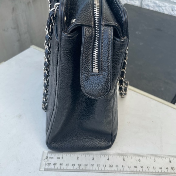Authentic Caviar Chanel Tote bag - Picture 2 of 6